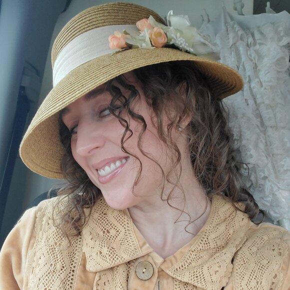 Meet your Posher, Aurora - Picture 4 of 13